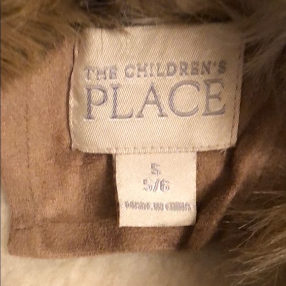 Girl 5/6 The Children’s Place fur trimmed jacket t - Picture 5 of 6